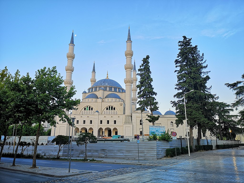 attaque couteau mosquée tirana albanie